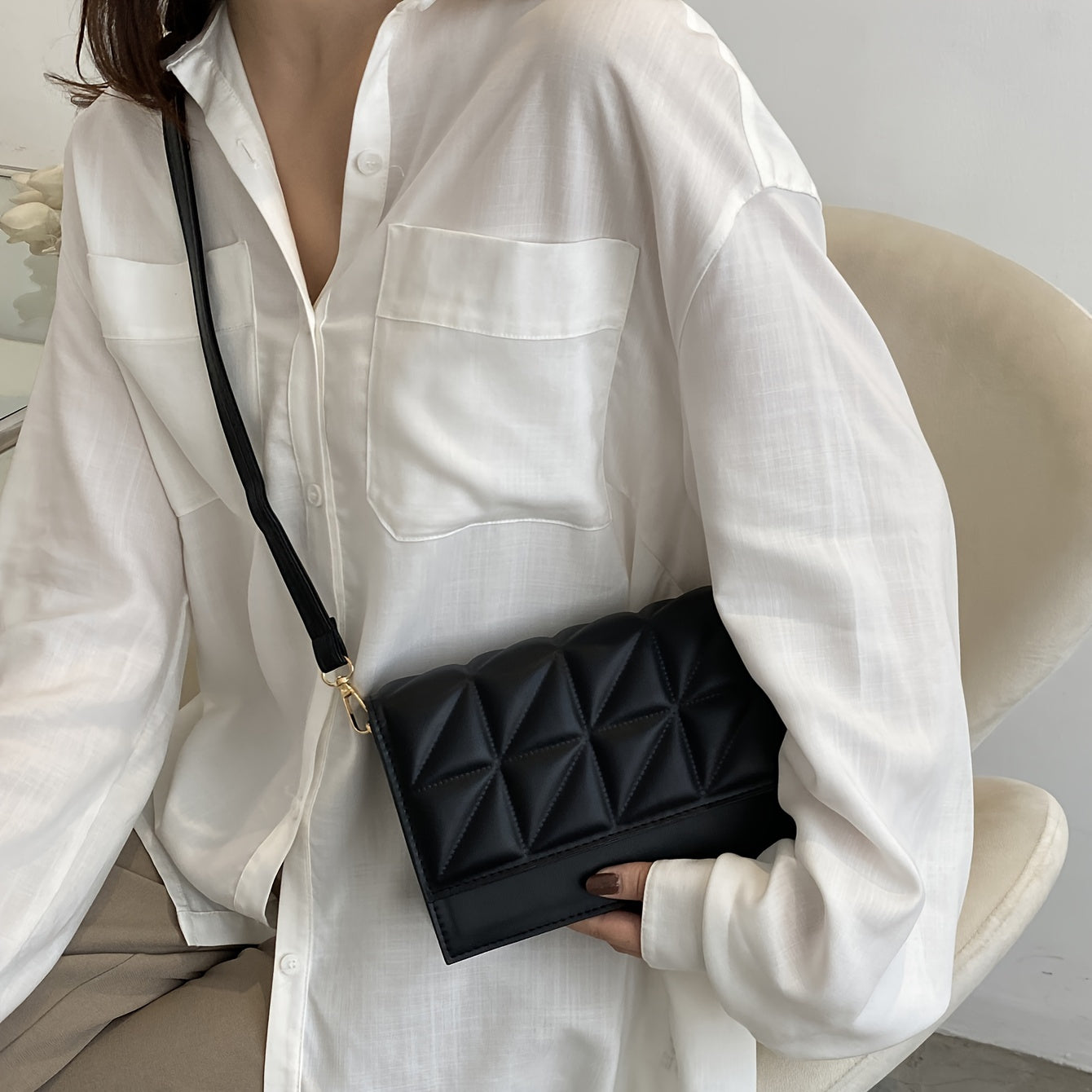 Черна минималистична мини квадратна чанта през рамо