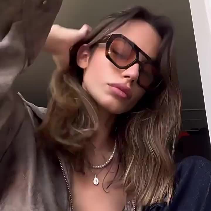 Шикозни ретро-вдъхновени квадратни модни очила за жени